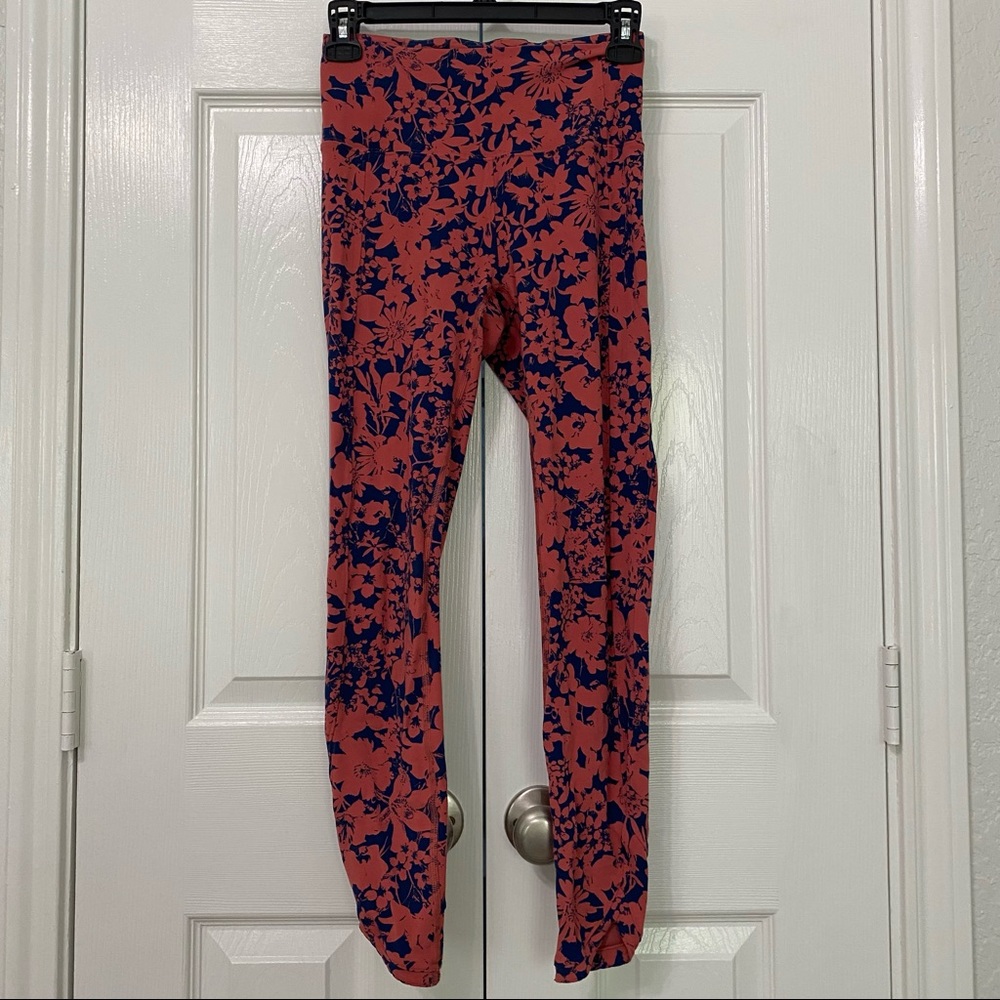Lululemon Womens Size 4 patterned leggings